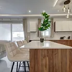 Fully Equipped 2br With Pool & Gym Access By 360 Estates Lägenhet *