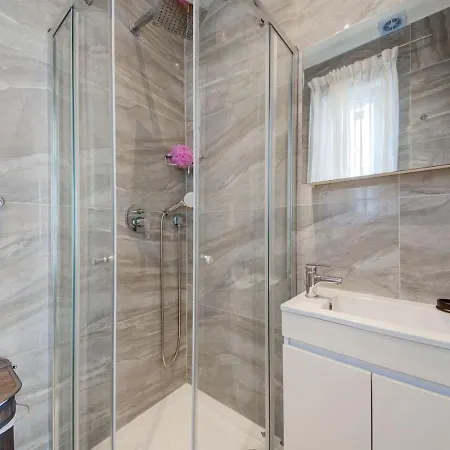 Fully Equipped 2br With Pool & Gym Access By 360 Estates *